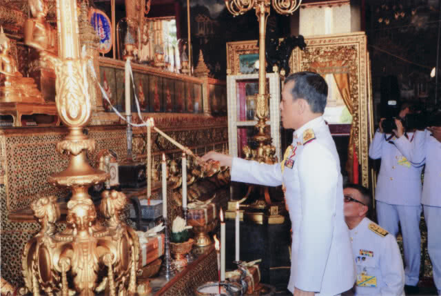 สมเด็จพระเจ้าอยู่หัว เสด็จฯ ไปในการพระราชพิธีทรงบำเพ็ญพระราชกุศลวิสาขบูชา