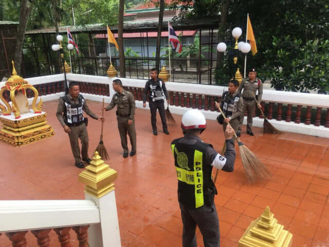 น่ารัก! ตำรวจหนองปรือ ทำความสะอาดวัดรับวันวิสาขบูชา
