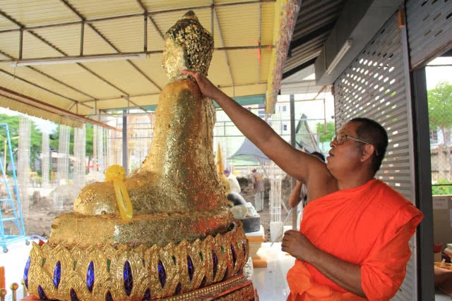 โจรใจบาปลักตัดเศียรพระหลวงพ่อขาวที่มีอายุกว่าร้อยปี วัดดังย่านบางปู