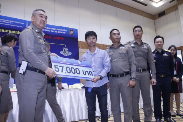 ปปง.ร่วมกับธนาคาร มอบเงินคืนผู้เสียหายแก๊งคอลเซ็นเตอร์ โทรสายด่วน ปปง. 1710 ทันทีหลังถูกหลอก