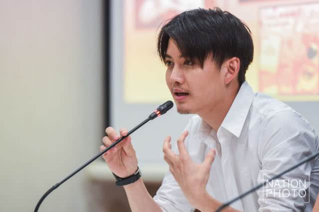(ภาพชุด) กอล์ฟ-ตุ๊กกี้-กิ๊บซี่-อุ้ม เข้าพบรอง ผบ.ตร. ปมรีวิวสินค้า ‘เมจิกสกิน’