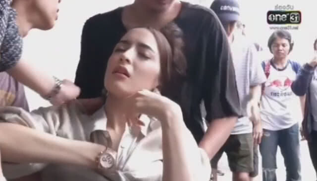 "พิ้งกี้" โดน "แตงโม" เหวี่ยงกระแทกโต๊ะ สลบคากองถ่าย