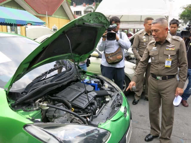 แก๊งตระเวนลักรถยนต์ เน้นจอดลับตาคน ค้นรถเจอหลักฐาน ตำรวจสังกัด บก.จร.ร่วมขบวนการ(มีคลิป)