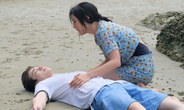 "ตงตง" ขโมยจูบ ทำ "ใบเฟิร์น" ใจสั่น!
