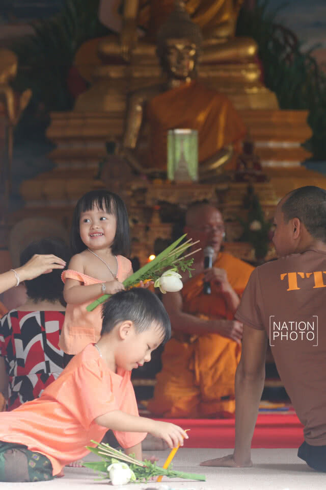 (ภาพชุด) เวียนเทียนเที่ยงวัน บาเจาะนราธิวาส