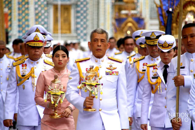 สมเด็จพระเจ้าอยู่หัว เสด็จพระราชดำเนินในพระราชพิธีทรงบำเพ็ญพระราชกุศลวันวิสาขบูชา