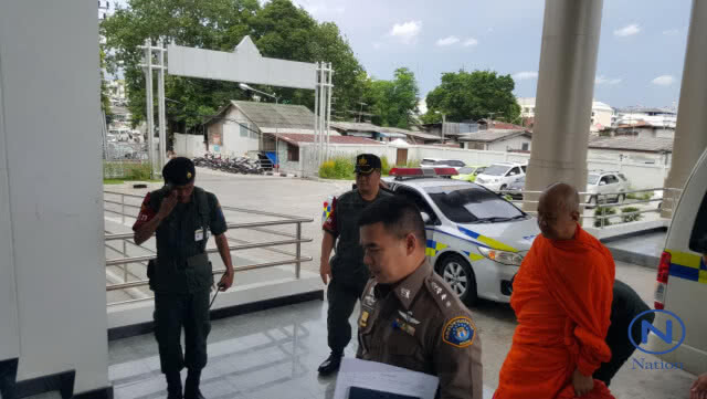 นำตัว อดีตพระพรหมสิทธิ ถึงศาลอาญา ขอฝากขัง