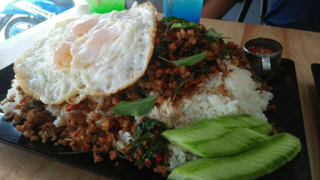 ท้าพิสูจน์อาหารตามสั่ง "จานระเบิด" อร่อยล้นทุกวัน(มีคลิป)
