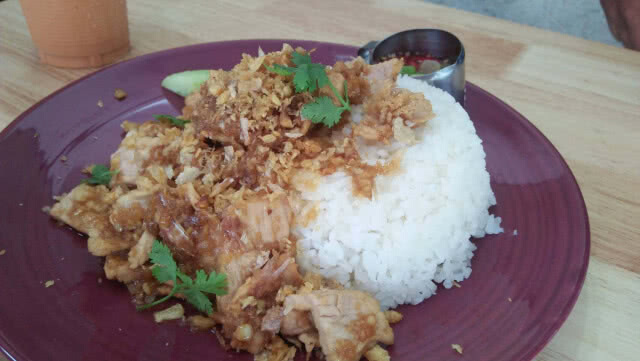 ท้าพิสูจน์อาหารตามสั่ง "จานระเบิด" อร่อยล้นทุกวัน(มีคลิป)
