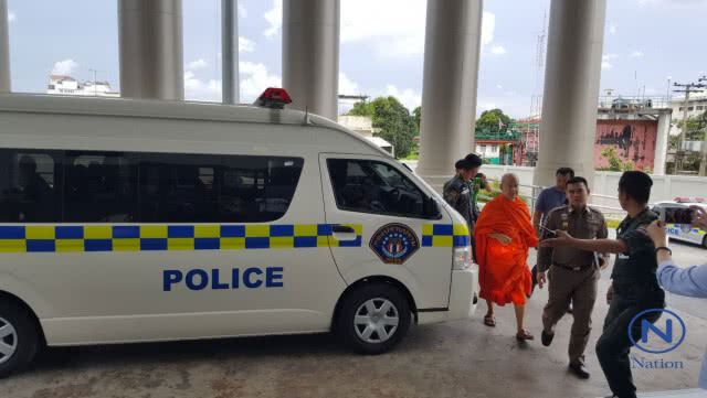 นำตัว อดีตพระพรหมสิทธิ ถึงศาลอาญา ขอฝากขัง