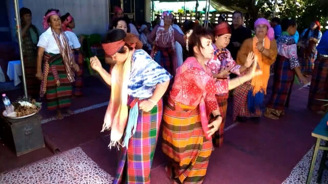 แปลก ประเพณีฟ้อนผี เดือน 9 เหนือล้านนา ฟ้อนรำเต้นทั้งวันไม่เหนื่อย