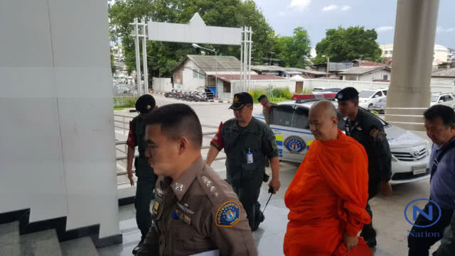 นำตัว อดีตพระพรหมสิทธิ ถึงศาลอาญา ขอฝากขัง