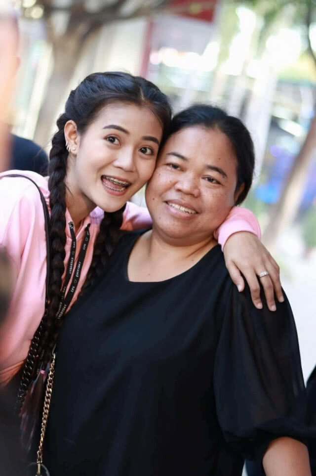 "ลำไยได้เบนซ์ อามได้กระบะ"
ประจักษ์ชัย  ยังไงต่อ?