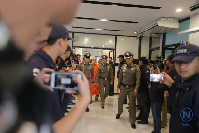 (ภาพชุด)  คุมอดีต"พระพรหมสิทธิ"ฝากขัง