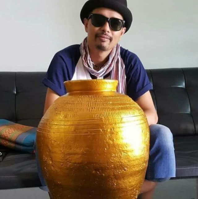 "ลำไยได้เบนซ์ อามได้กระบะ"
ประจักษ์ชัย  ยังไงต่อ?