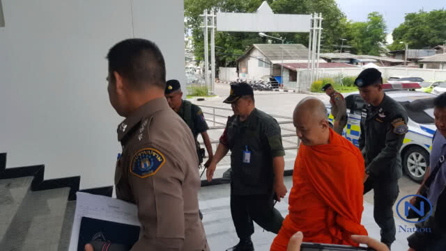 นำตัว อดีตพระพรหมสิทธิ ถึงศาลอาญา ขอฝากขัง
