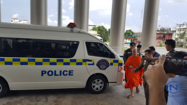นำตัว อดีตพระพรหมสิทธิ ถึงศาลอาญา ขอฝากขัง