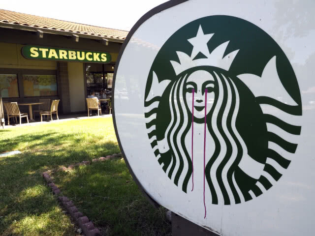 Starbucks ยอมสูญรายได้เกือบ 450 ล้านบาทเพื่อ "อบรม" พนง.เรื่องปัญหาสีผิว