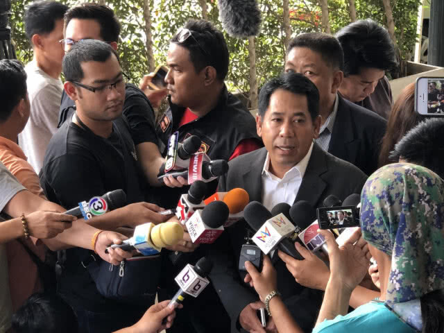 อดีตโฆษกพรรคเพื่อไทย เข้ามอบตัวกองปราบ
