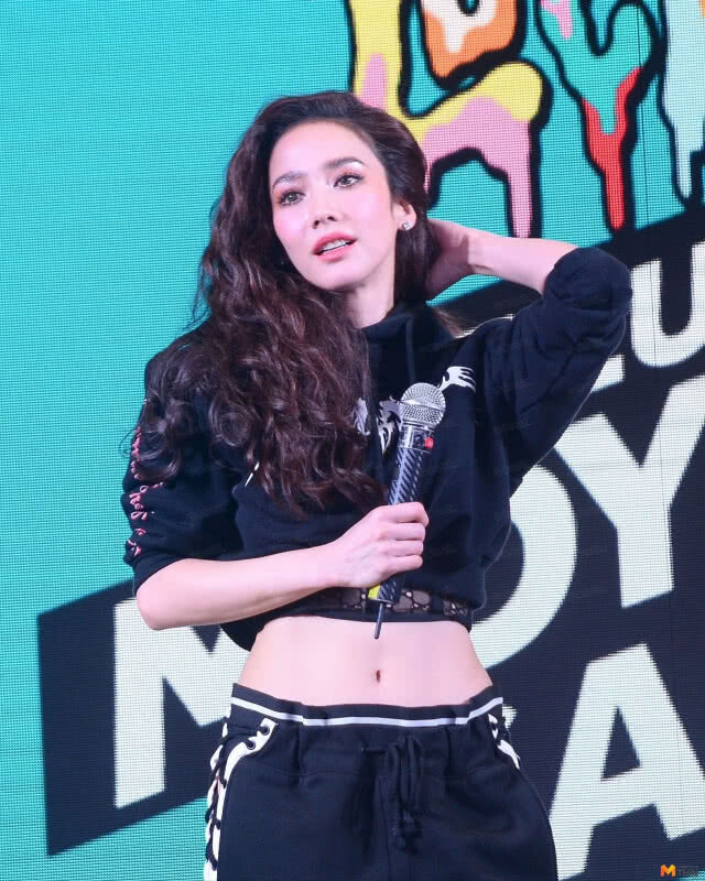 เปิดลุกส์ใหม่ ของซุปตาร์ตัวแม่ อั้ม พัชราภา ไชยเชื้อ สปอร์ตเซ็กซี่เบาๆ