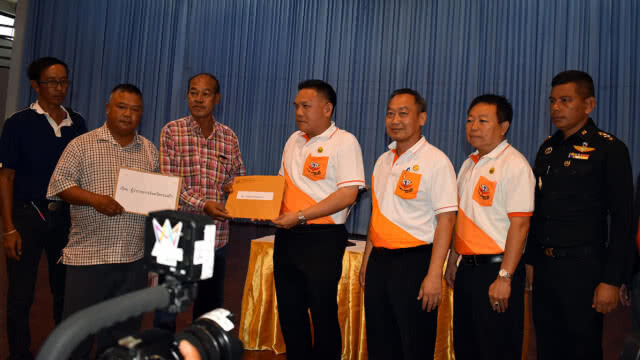 ชาวไร่อ้อยสระแก้ว 1,000 คน ยื่นหนังสือผู้ว่าฯแก้ปัญหาส่งถึงรัฐบาล ระบุแก้พรบ.อ้อยเอื้อนายทุน