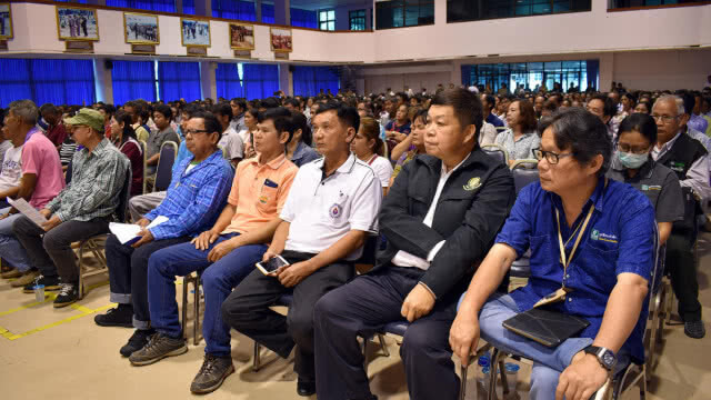 ชาวไร่อ้อยสระแก้ว 1,000 คน ยื่นหนังสือผู้ว่าฯแก้ปัญหาส่งถึงรัฐบาล ระบุแก้พรบ.อ้อยเอื้อนายทุน