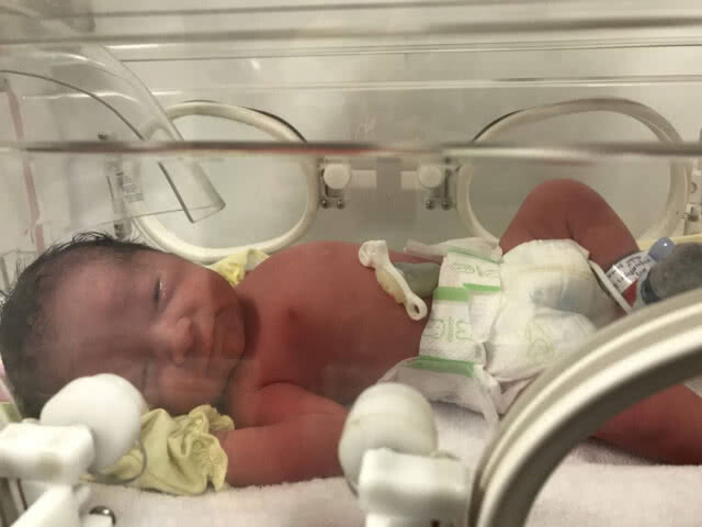"เร แม๊คโดแนลด์" สุดปลื้ม!!! ภรรยาคลอดลูกชาย "น้องมิก้า" โว หล่อเหมือนพ่อ (คลิป)