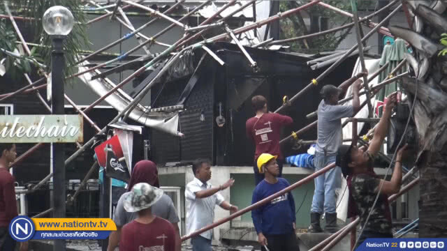 พายุฝนถล่มสงขลา นั่งร้านสูงพังถล่มทับร้านอาหารเสียหาย