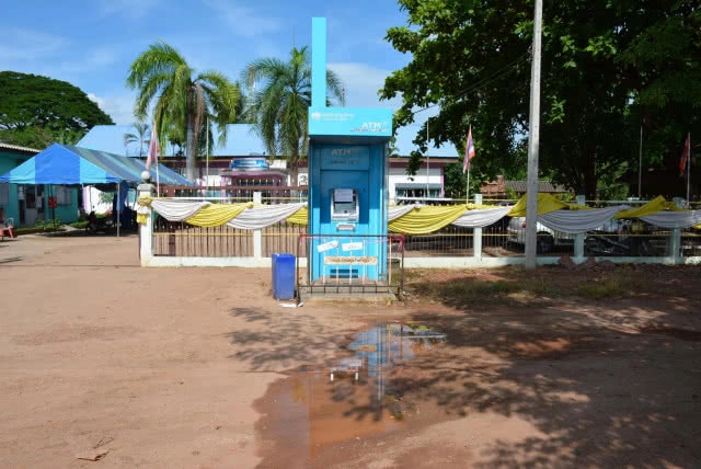 ระทึก! ตู้เอทีเอ็ม ช็อตเด็กกดเงิน หวิดดับโชคดี เพื่อนดึงออกจากตู้ทัน