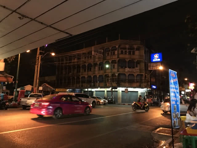 "ตลาดพลู"ย่านเก่า ของกินริมทาง