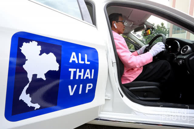 กรมขนส่ง เปิดตัว แท็กซี่ วีไอพี นำรถเบนซ์มาให้บริการผู้โดยสาร