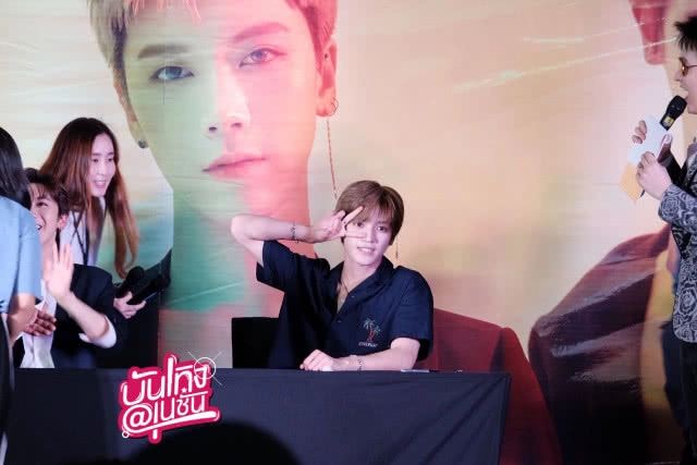 "แทยง-เตนล์" อุ่นเครื่องโชว์สเต็ป "Baby Don’t Stop" ก่อนจัดเต็มแฟนมีตติ้งพรุ่งนี้