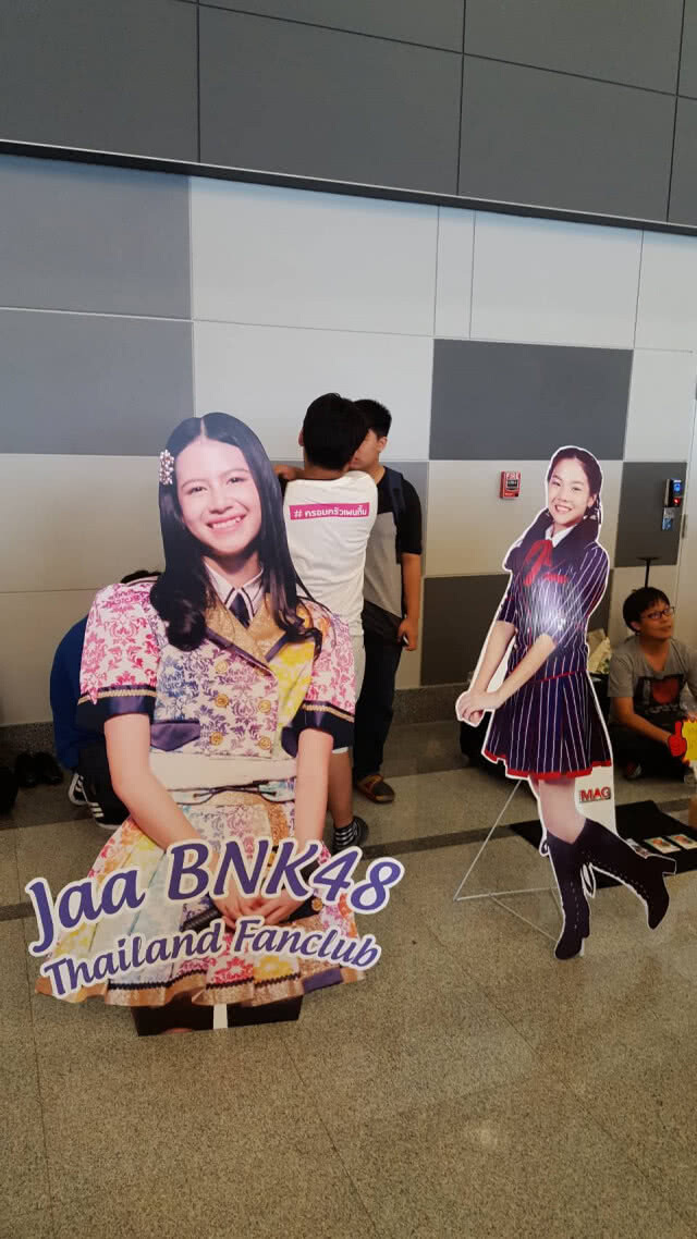 สีสันงานจับมือ BNK48 วันที่ 2 มิ.ย. 61