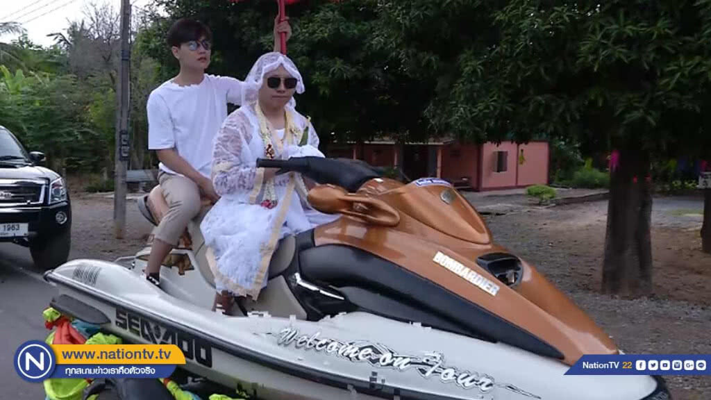 แปลกตา "ขี่เจ็ทสกี" แห่นาค