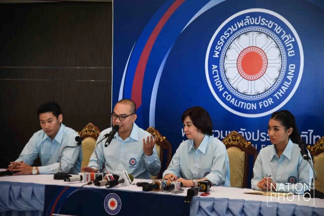 (ภาพชุด) "สุเทพ" หลั่งน้ำตา! หวนคืนการเมือง แม้จะถูกกล่าวหา "ตระบัดสัตย์"