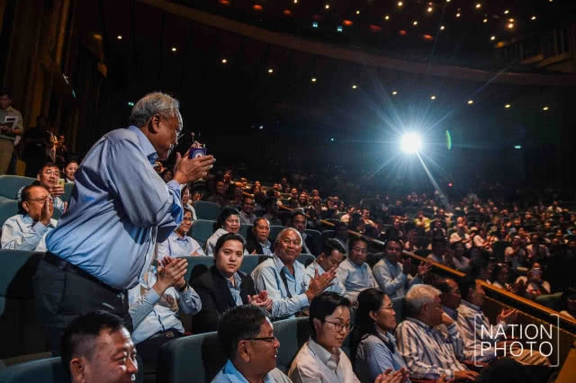 (ภาพชุด) "สุเทพ" หลั่งน้ำตา! หวนคืนการเมือง แม้จะถูกกล่าวหา "ตระบัดสัตย์"