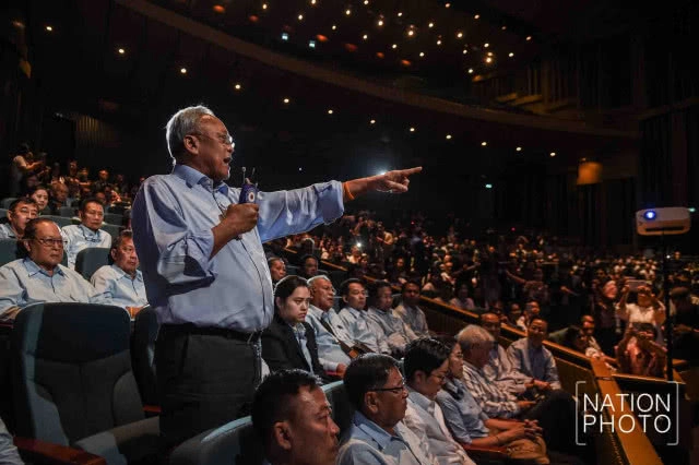 (ภาพชุด) "สุเทพ" หลั่งน้ำตา! หวนคืนการเมือง แม้จะถูกกล่าวหา "ตระบัดสัตย์"