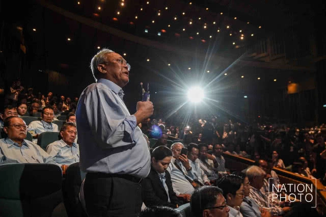 (ภาพชุด) "สุเทพ" หลั่งน้ำตา! หวนคืนการเมือง แม้จะถูกกล่าวหา "ตระบัดสัตย์"