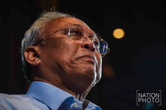 (ภาพชุด) "สุเทพ" หลั่งน้ำตา! หวนคืนการเมือง แม้จะถูกกล่าวหา "ตระบัดสัตย์"