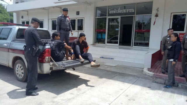 2 คู่หู ดอดขโมยตัดไม้ยูคาฯ บริษัทดัง ถูกรวบคาสวน!!