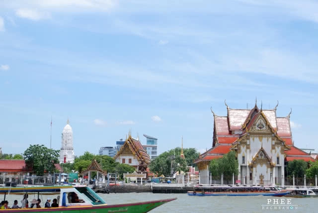 "ล่องเรือไหว้พระ 3 วัด อิ่มบุญ แค่ 40 บาท"