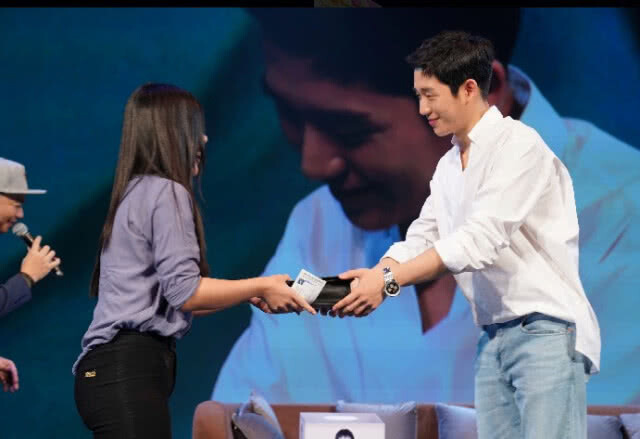 "จอง แฮอิน" เปิดห้องรับแขก ชวนนูน่าไทยสัมผัสรอยยิ้มพิฆาตใจ
