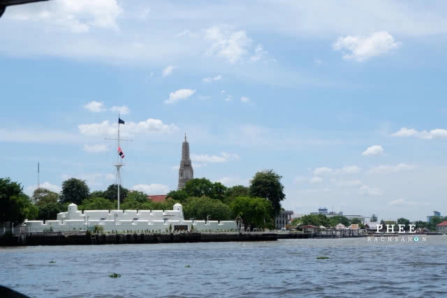 "ล่องเรือไหว้พระ 3 วัด อิ่มบุญ แค่ 40 บาท"