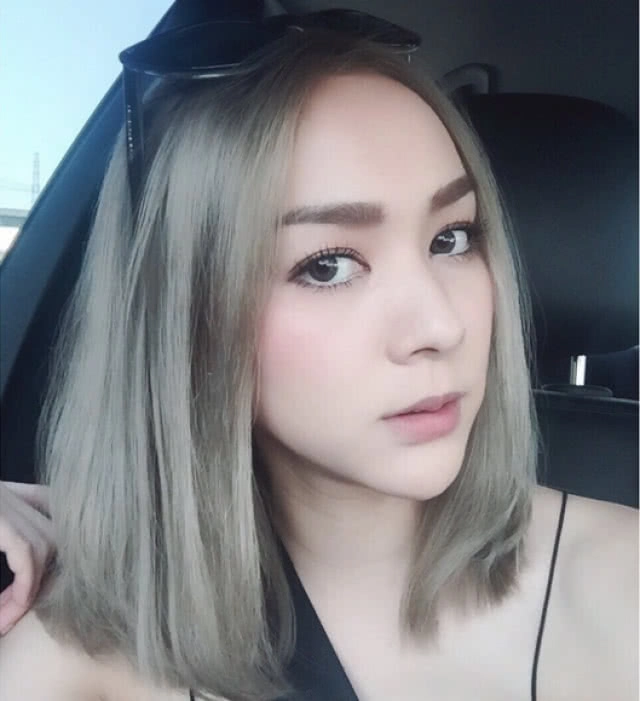 "โฟร์ สกลรัตน์" อวดหุ่นเล่นน้ำตกที่บาหลี