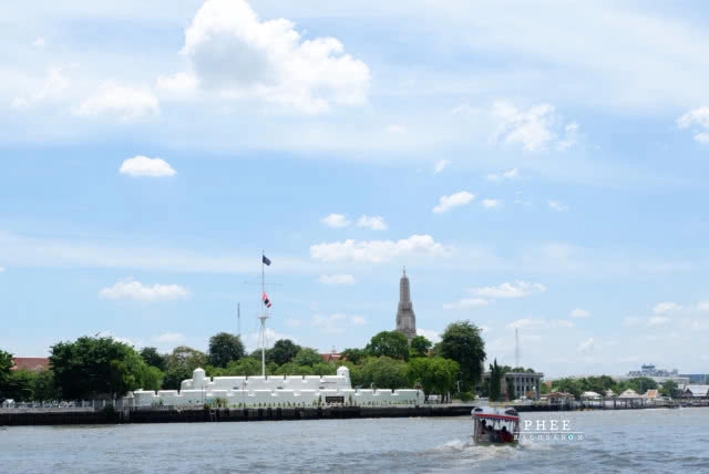 "ล่องเรือไหว้พระ 3 วัด อิ่มบุญ แค่ 40 บาท"