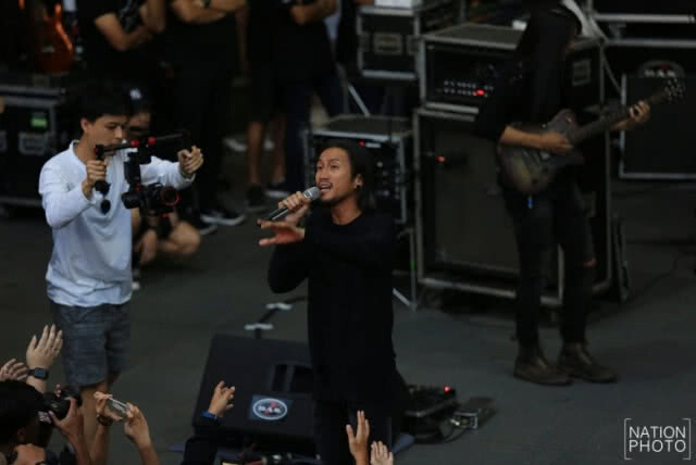 วง "บอดี้สแลม" เกิดเหตุสุดวิสัย!!
หลัง "ตูน" ถูกแพทย์สั่งพักงานทันที 