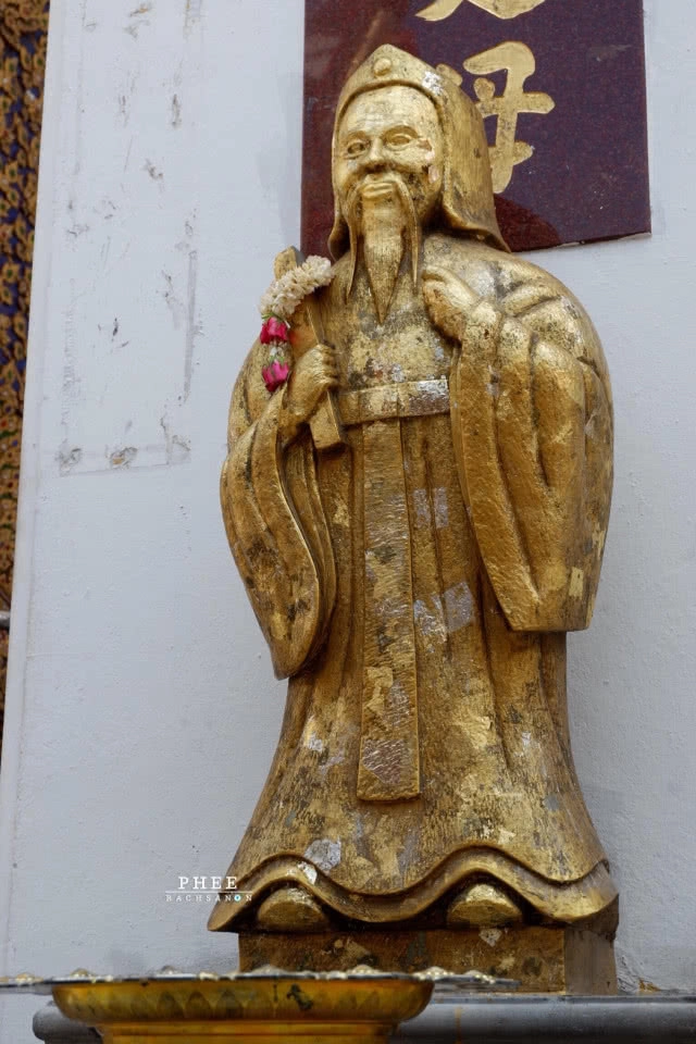 "ล่องเรือไหว้พระ 3 วัด อิ่มบุญ แค่ 40 บาท"