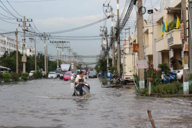 ปัญหาซ้ำซากฝนตกท่วมทุกที ชาวบ้านวอนหน่วยงานช่วยแก้ไข