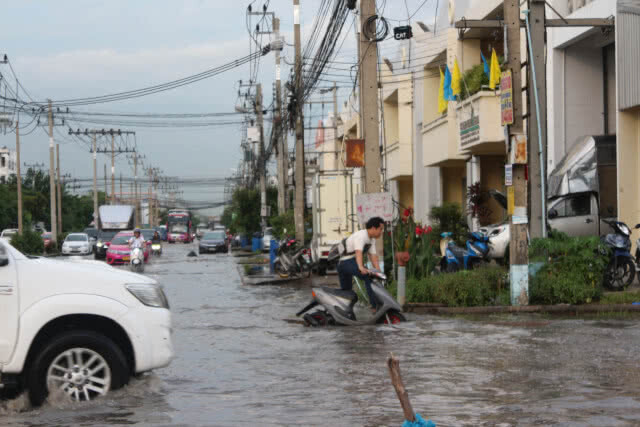 ปัญหาซ้ำซากฝนตกท่วมทุกที ชาวบ้านวอนหน่วยงานช่วยแก้ไข