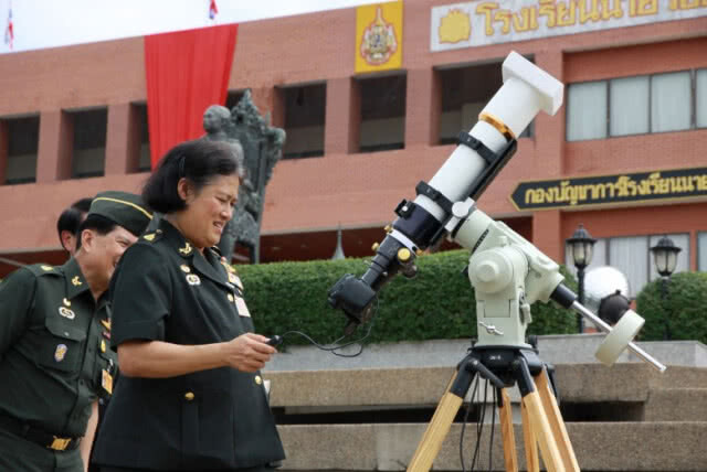 สมเด็จพระเทพรัตนราชสุดาฯ เสด็จทอดพระเนตรปรากฏการณ์แห่งศตวรรษ